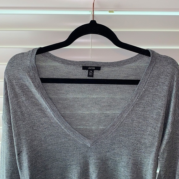 NEVER WORN V- NECK SWEATER - Picture 3 of 5